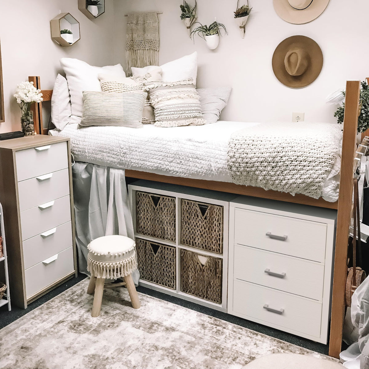White 3 Drawer Dresser W897755